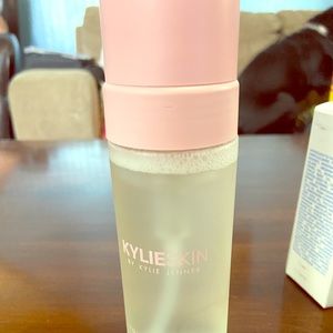 Kylie Skin Foaming Face Wash